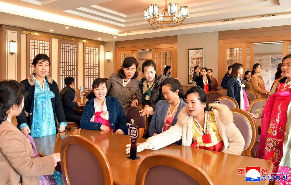 8678058 ▲▼北韓平壤大同江畔興建一棟狗肉餐廳,擁有現代化的廚房設備。(圖/翻攝自朝中社)