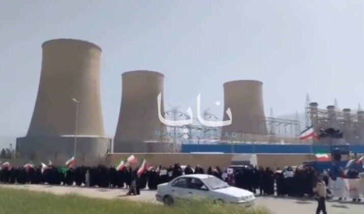 ▲▼伊朗號召青年組成人鏈護電廠。（圖／翻攝自微博）