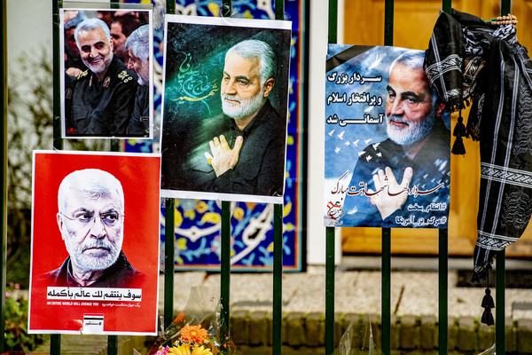▲▼民眾紀念死去的蘇萊曼尼（Qasem Soleimani）。（圖／達志影像）