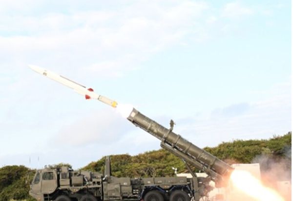 d8377835 ▲▼日本將從2025年度起在熊本縣陸上自衛隊基地,部署射程達1000公里的新型國產「遠攻飛彈」。(圖/日本防衛裝備廳提供)