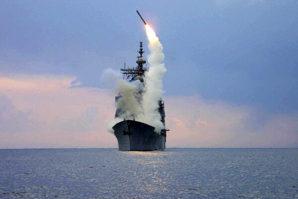 d8441580-1 ▲▼戰斧陸攻巡弋飛彈(Tomahawk Land Attack Missile,TLAM)從導彈巡洋艦「喬治角號」(USS Cape St. George)上發射。(圖/路透)