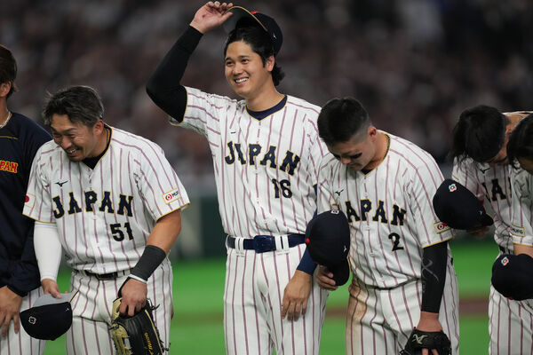 ▲日本睽違60年天覽試合奪勝！大谷翔平率隊致意　東京巨蛋掌聲雷動。（圖／達志影像／美聯社）