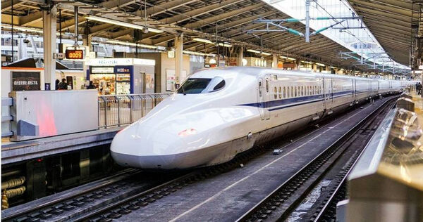 d8669070-1 孕婦頭暈軟腳墜軌 列車進站前5分鐘!5高中生跳下救人結局暖哭