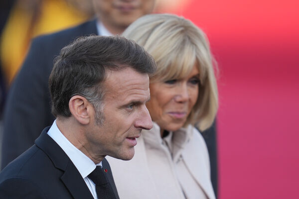 ▲▼法國總統馬克宏（Emmanuel Macron）與妻子布莉姬（Brigitte Macron）。（圖／達志影像／美聯社）