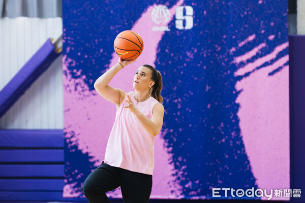 ▲WNBA女神射約內斯庫，連續兩年造訪中國並選出2位專屬門徒。（圖／記者杜奕君攝）