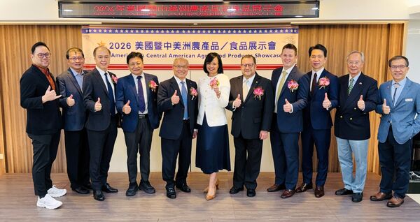 d8694921-1 ▲左起夏威夷州政府駐台北辦事處許正昌處長、愛達荷州亞太區辦事處顏銀德處長、ASOA嚴樹芬會長、外貿協會邱揮立副秘書長、IEAT黃文榮秘書長、貝里斯駐台梅凱瑟大使、瓜地馬拉駐台艾特維大使、美國在台協會農業組漢夢閣組長、中美洲經貿辦事處詹朝富主任、密蘇里州亞太商務辦事處馬漢海處長、懷俄明州亞太商務辦事處朱裕誠處長。(圖/IEAT提供)