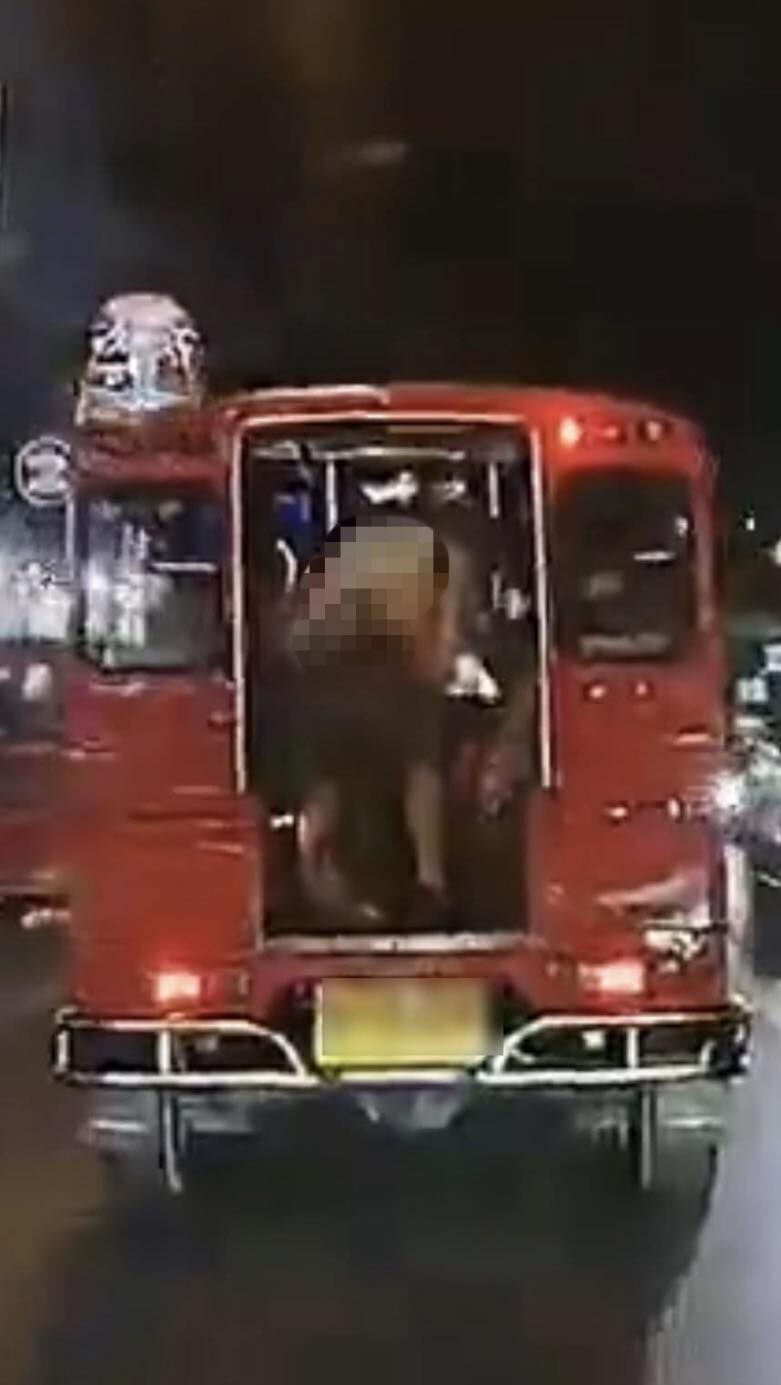 8719836-1 ▲▼泰嘟嘟車「多女脫褲露下體」畫面曝。(圖/Phuket Times ภูเก็ตไทม์)