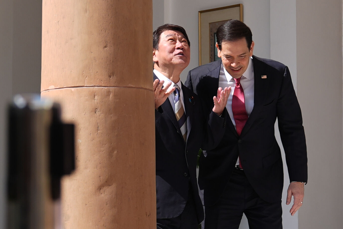 8758996-1 ▲▼日本外務大臣茂木敏充與美國國務卿盧比歐26日在印度進行短暫會談。(圖/達志影像/美聯社)