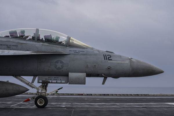 ▲▼在紅海南部，美軍戰機F/A-18E/F「超級大黃蜂」從美軍航空母艦艾森豪號（USS Dwight D. Eisenhower）起飛。（圖／達志影像／美聯社））