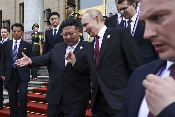 d8384834 ▲▼ 北韓領導人金正恩與俄羅斯總統普丁會晤。(圖/達志影像/美聯社)