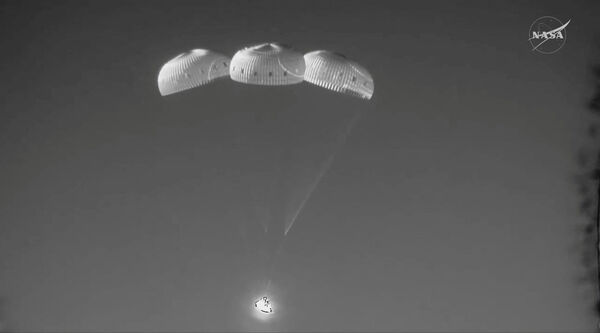 ▲▼美國國家航空暨太空總署（NASA）的「阿提米絲2號」（Artemis II）任務圓滿完成，獵戶座太空船（Orion spacecraft）在歷經近10天的繞月航行後，於11日正式濺落太平洋。（圖／路透）