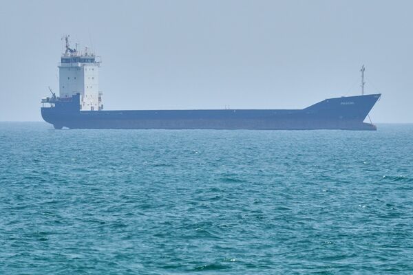d8714891-1 ▲▼一艘油輪停在荷莫茲海峽。(圖/達志影像/美聯社)