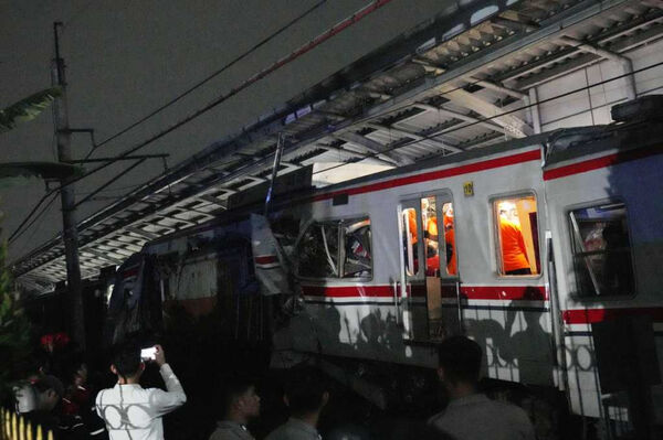 印尼火車追撞釀4死。（圖／達志／美聯社）