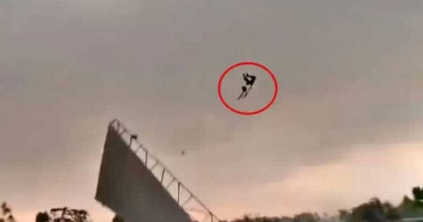 d8745318 印度男被狂風捲上高空7秒 重摔百公尺外農田奇蹟生還
