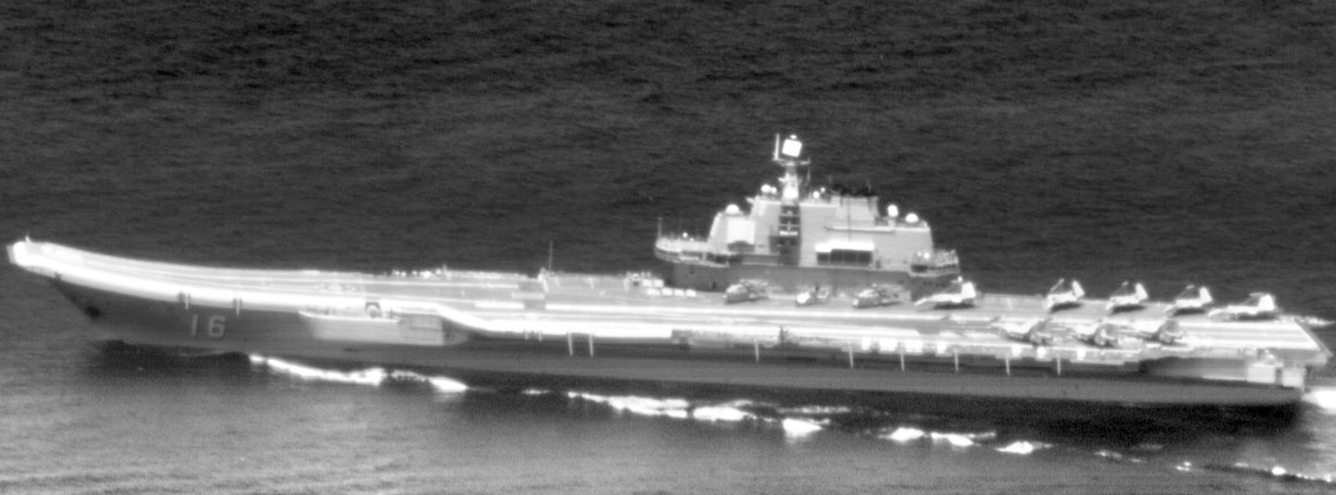 ▲▼中共遼寧號（CV-16）航空母艦，20日航經臺灣海峽，國軍綿密監控。（圖／國防部提供）