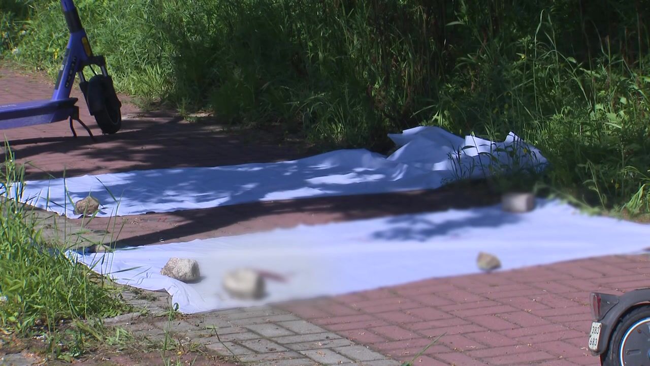 8729480 ▲▼南韓光州5日凌晨發生驚悚砍人案,高二女學生遭男嫌持刀砍頸死亡。(圖/翻攝自YouTube)