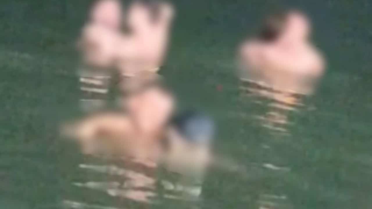 8731076 ▲▼4男4女「海中多人活春宮」!芭達雅肉體交疊 集體激戰荒謬畫面曝。(圖/翻攝自Siam Chon News)