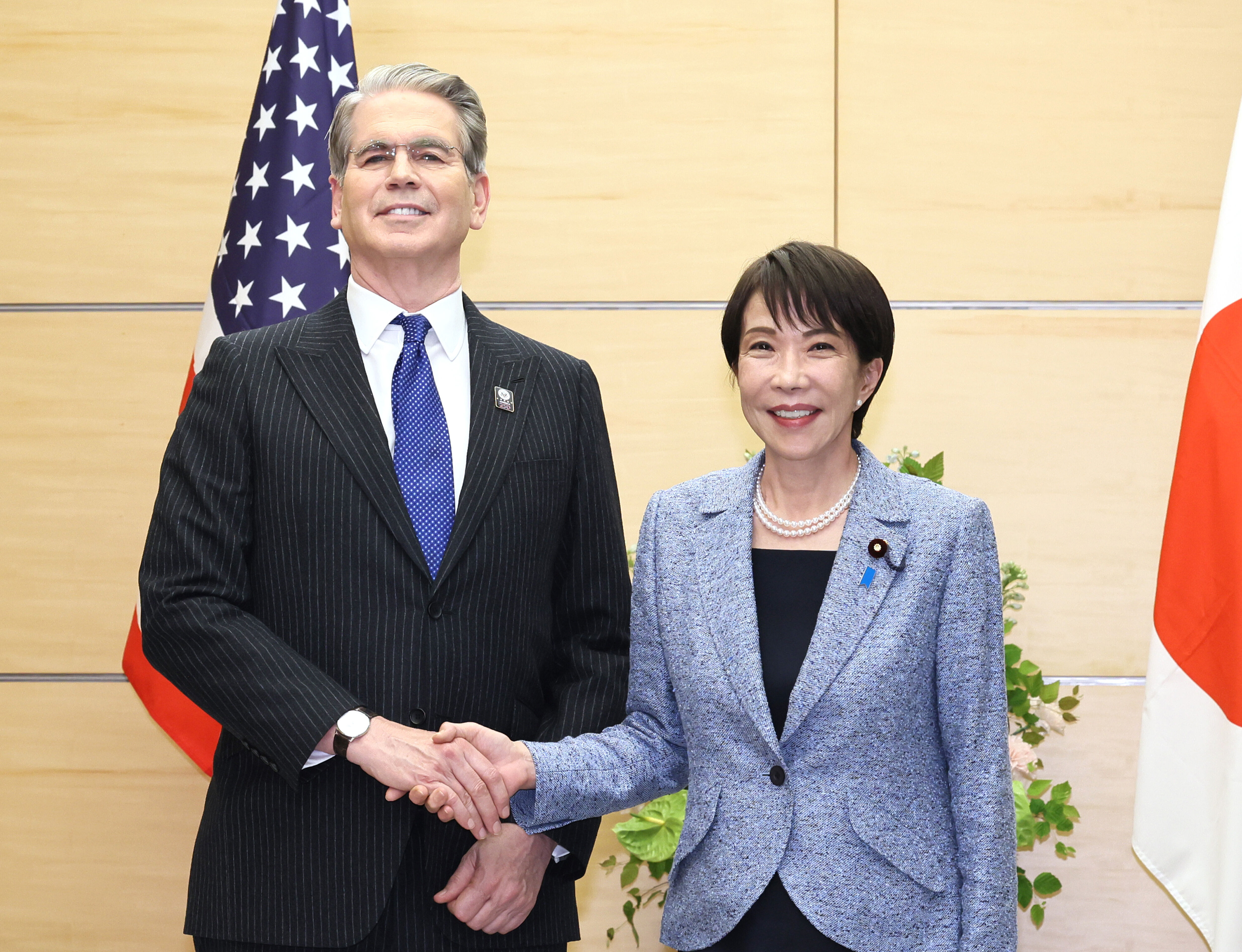 ▲▼美國財政部長貝森特12日前往首相官邸，與日本首相高市早苗進行會談。（圖／達志影像／美聯社）
