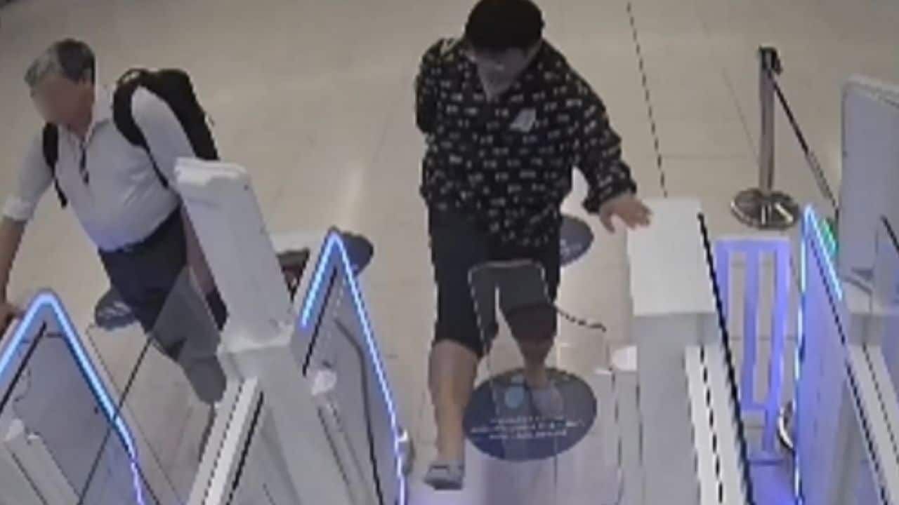 8743258-1 ▲▼陸男大鬧曼谷機場「踹壞閘門」! 泰政府下令終身禁入境、賠43萬。(圖/翻攝自民意報)