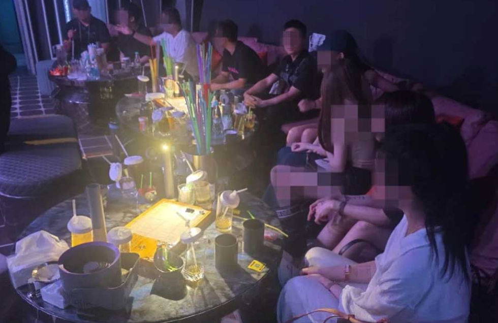 8743780-1 ▲▼台人也落網!大馬警破獲「豪華毒淫趴」逮152人。(圖/翻攝自馬來西亞媒體每日新聞)