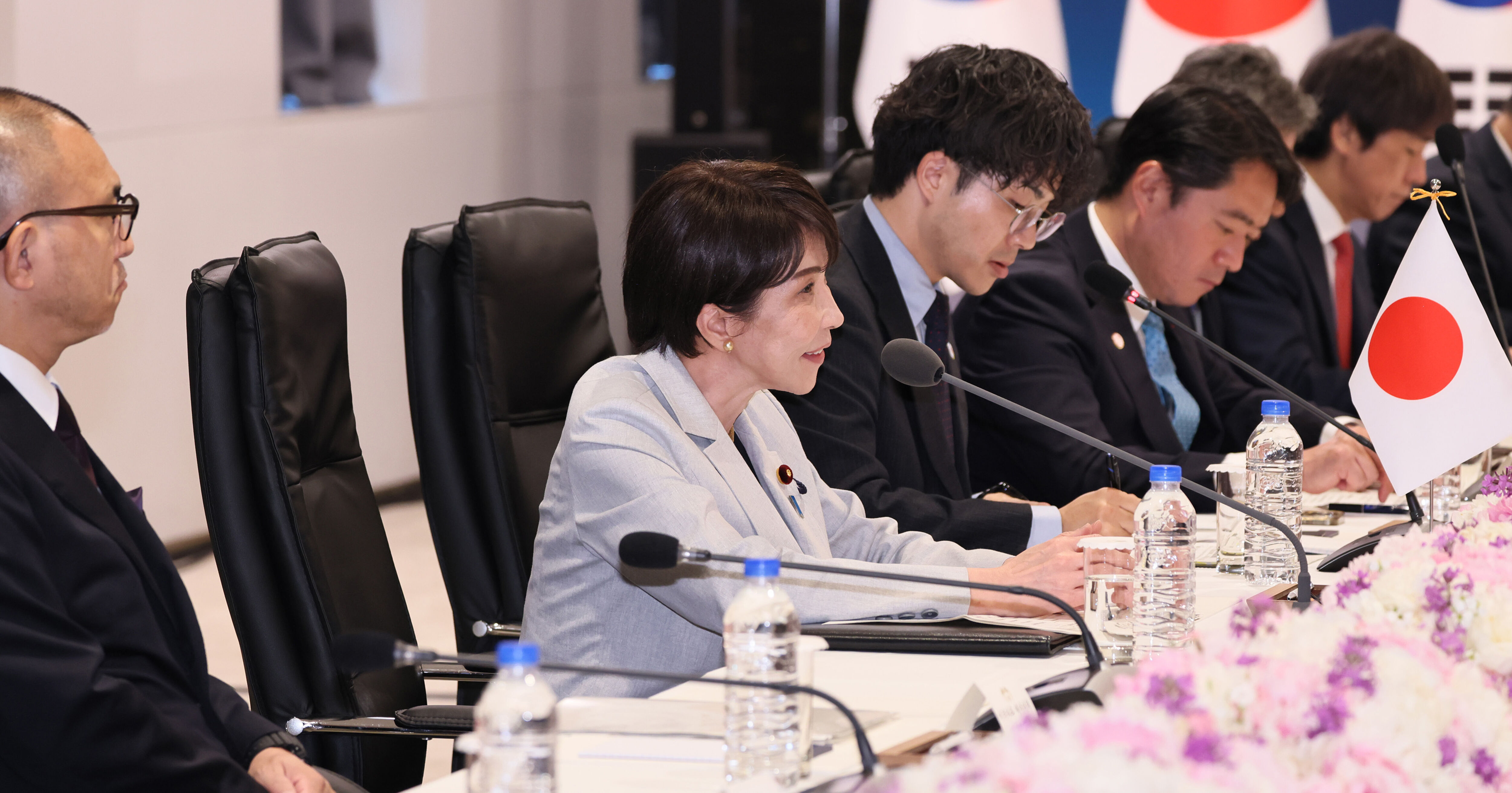 8748684 ▲▼日本首相高市早苗,其左側為口譯人員。(圖/達志影像/美聯社)