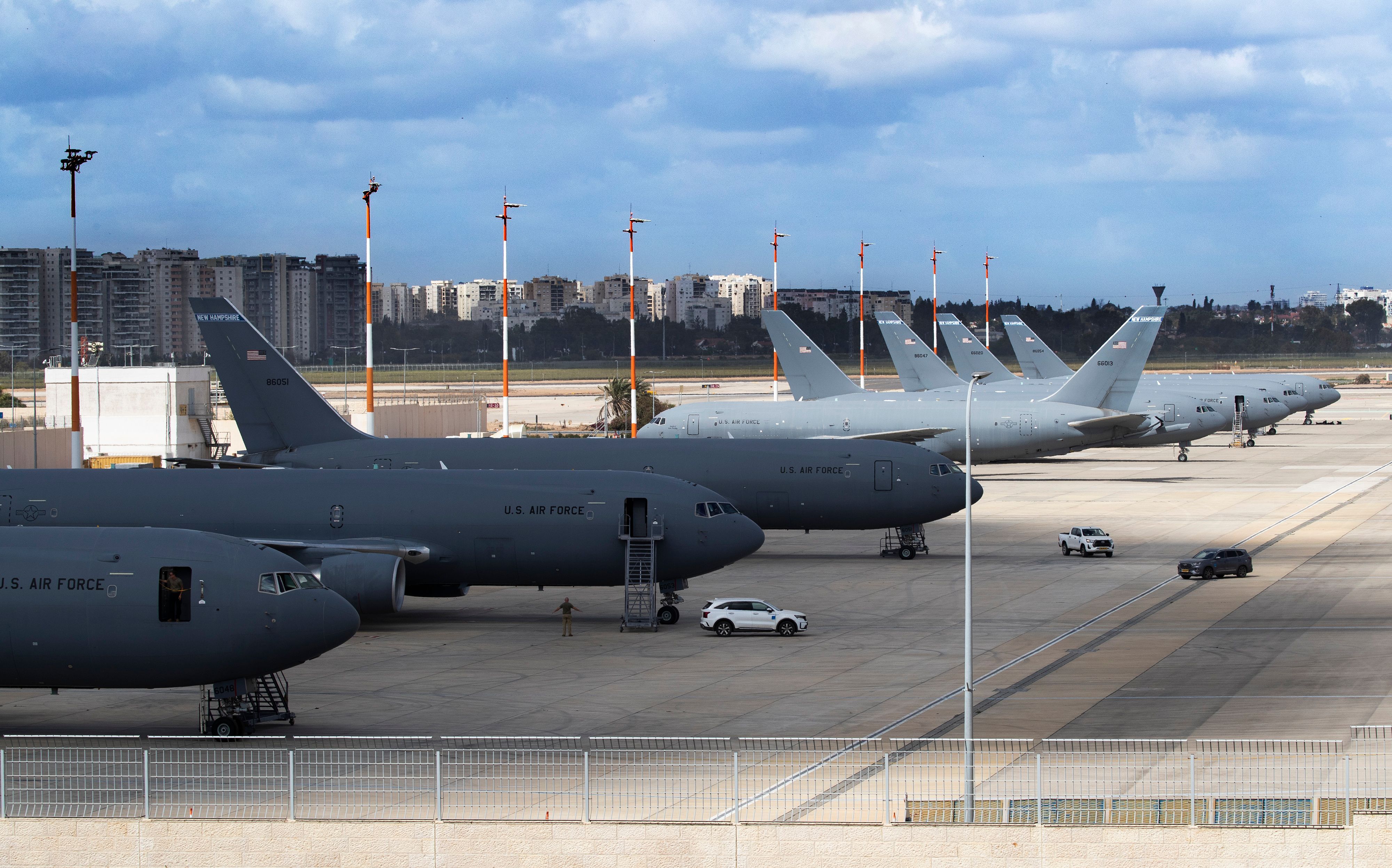 8753797 ▲▼2026年4月6日,美國空軍波音KC-135同溫層加油機停放在以色列特拉維夫郊外洛德的本古里安國際機場停機坪。(圖/達志影像)