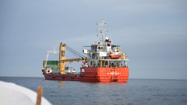 d8706543 ▲▼阿曼穆桑達姆半島外海、荷莫茲海峽(Strait of Hormuz)上的船隻與油輪。(圖/路透)
