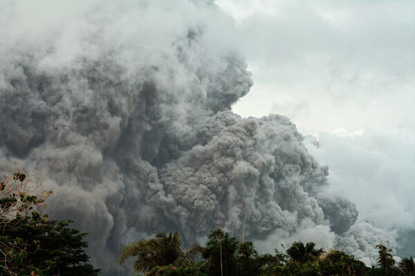 ▲▼ 菲律賓呂宋島馬永火山（Mayon Volcano）2日噴發。（圖／達志影像／美聯社）