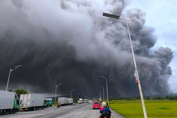 ▲▼ 菲律賓呂宋島馬永火山（Mayon Volcano）2日噴發。（圖／達志影像／美聯社）