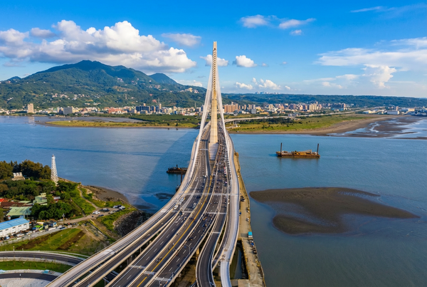 ▲隨著淡江大橋通車，淡水整體觀光動能持續升溫，鄰近的將捷金鬱金香酒店5月推出「春季線上旅展」。（圖／業者提供）