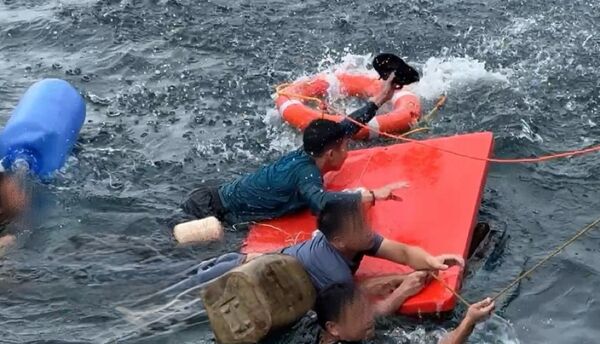 ▲萬海船員成功援救海上受困漂流者。（圖／萬海提供）