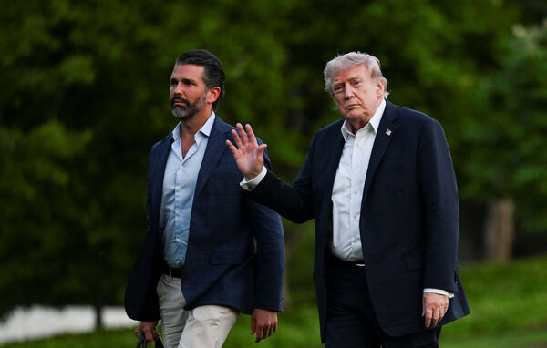 d8753945 ▲▼美國總統川普與長子小唐納(Donald Trump Jr.)。(圖/路透)